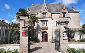 Hotel De La Barbacane Tiffauges Exterior photo