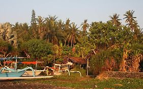 Villa Jasri Point - Beachfront Villa Close To Surf Exterior photo