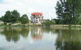 Семеен Хотел Кристал Smolyan Exterior photo