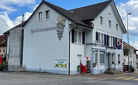 Hotel Speiserestaurant Traube Kuttigen Exterior photo