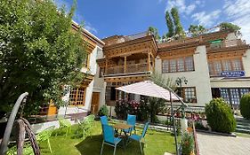 New Royal Guest House Leh Exterior photo