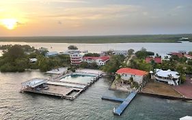 Coral View Beach Resort Útila Exterior photo