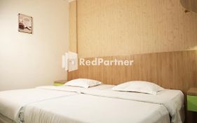 Hotel Wisma Sederhana Mitra Reddoorz Medan Exterior photo