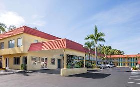 Super 8 By Wyndham Sarasota Near Siesta Key Motel Exterior photo