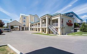 Econo Lodge Inn & Suites University YYC Exterior photo