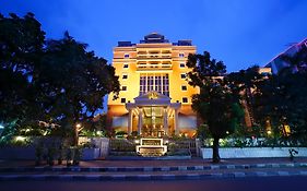 Ambhara Hotel Yakarta Exterior photo