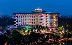 Chatrium Hotel Royal Lake Yangón Exterior photo