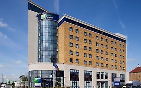 Holiday Inn Express London - Newbury Park, An Ihg Hotel Ilford Exterior photo