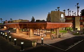 Hotel Doubletree By Hilton Phoenix- Tempe Exterior photo