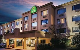 La Quinta Inn & Suites By Wyndham Seattle Bellevue/Kirkland Exterior photo