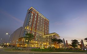 Harris Hotel & Conventions Bekasi Exterior photo