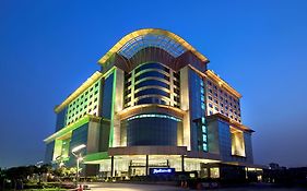 Hotel Radisson Blu Kaushambi Delhi Ncr Ghaziabad Exterior photo