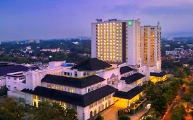 Hotel Ibis Styles Bandung Grand Central Exterior photo