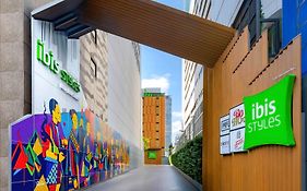 Hotel Ibis Styles Bangkok Silom Exterior photo