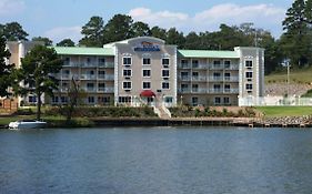 Hotel Baymont On The Lake By Wyndham Hot Springs Exterior photo