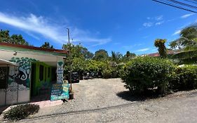 Cabinas Rhode island Albergue Cahuita Exterior photo