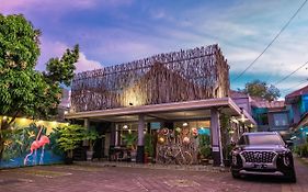 Hotel Metro Malioboro Living Yogyakarta Exterior photo