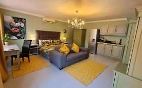 Arum Lily Guest Rooms Pretoria-Noord Exterior photo