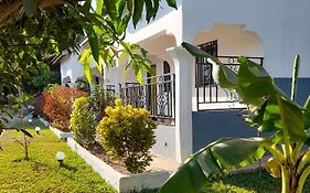 Flowerhouse Sukuta Gambia Villa Exterior photo