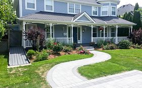 Blue Skies Bed & Breakfast Bed and Breakfast Niagara-on-the-Lake Exterior photo