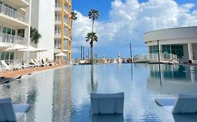 Peninsula Island Resort & Spa - Beachfront Property At South Padre Island Exterior photo