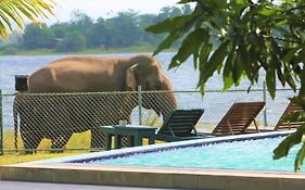 Hotel Pharo Lake Polonnaruwa Exterior photo