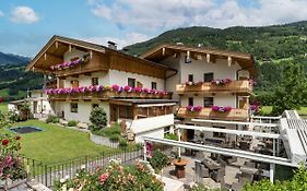 Hotel Landhaus Alpenherz Aschau Im Zillertal Exterior photo