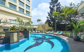 Hotel Courtyard By Marriott Bandung Dago Exterior photo