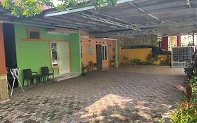 Bu Sur Homestay Bogor Exterior photo