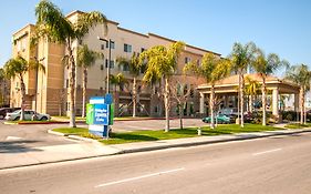 Holiday Inn Express & Suites Bakersfield Central By Ihg Exterior photo