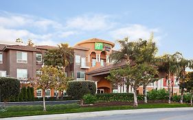 Holiday Inn Express & Suites Corona By Ihg Exterior photo