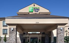 Holiday Inn Express & Suites Logan By Ihg Exterior photo