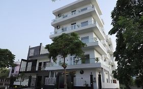 Opulent Inn By Lime Tree Hotels Greater Noida Exterior photo