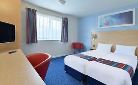 Travelodge Luton Hotel Room photo
