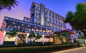 Hotel Harper Malioboro Yogyakarta By Aston Exterior photo