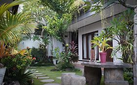 Bali Fullmoon Pensión Canggu Exterior photo