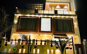 Crescent Inn Greater Noida Exterior photo