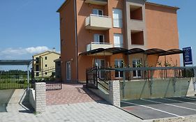 Hotel Bed & Breakfast Grgic Novigrad Istria Exterior photo