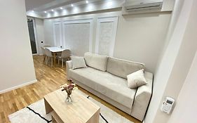 White And Cozy Full Apartment In Centre, Chisináu Exterior photo