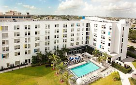 Aloft Miami Doral Hotel Exterior photo