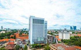 Hotel Royal Tulip Darmo Surabaya Exterior photo