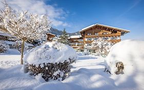 Gardenhotel Crystal Fügen Exterior photo