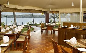 Hotel Cambay Palm Lagoon Kollam Restaurant photo