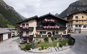 Haus Margret Bed and Breakfast Sankt Leonhard im Pitztal Exterior photo