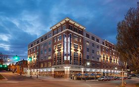 Hampton Inn Portland Downtown Waterfront Exterior photo