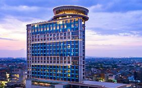 Hotel Doubletree By Hilton Surabaya Exterior photo