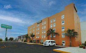 Hotel City Express Junior Toluca Aeropuerto Exterior photo