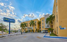 Hotel City Express By Marriott Campeche Exterior photo