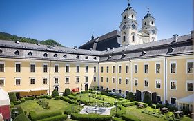 Schlosshotel Mondsee Exterior photo