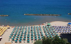 Grand Hotel Adriatico Montesilvano Marina Exterior photo